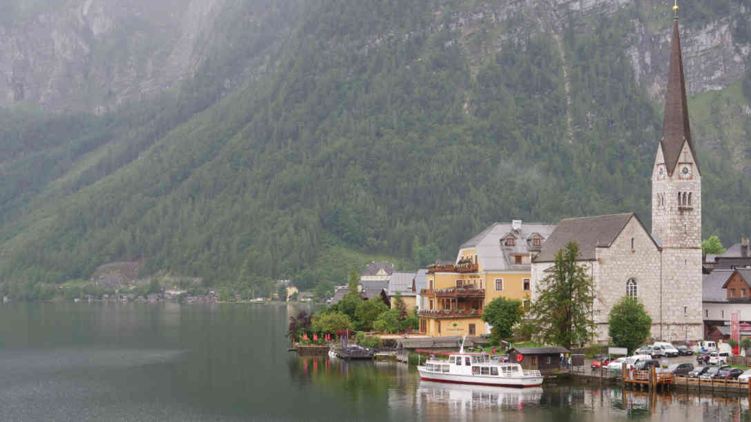 Overtourism im österreichischen Hallstatt Natur, Ruhe, Einsamkeit – aber nur von 20 bis 8 Uhr. Ein Dorf zwischen Aussterben und Overtourism Foto: BR | Vera Gasper