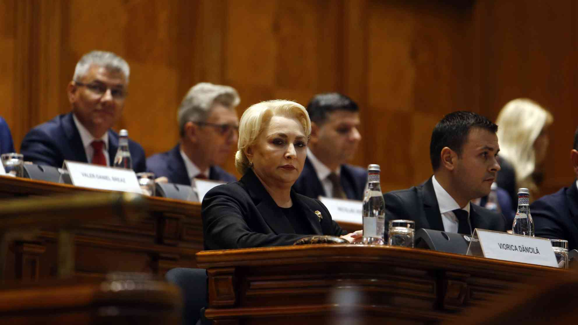 Ministerpräsidentin Virorica Dancila und ihr Kabinett wurden mit den vereinten Stimmen aller Oppositionsparteien und einiger Abgeordneter der bislang regierenden Sozialdemokraten abgewählt. Foto: picture alliance | Xinhua