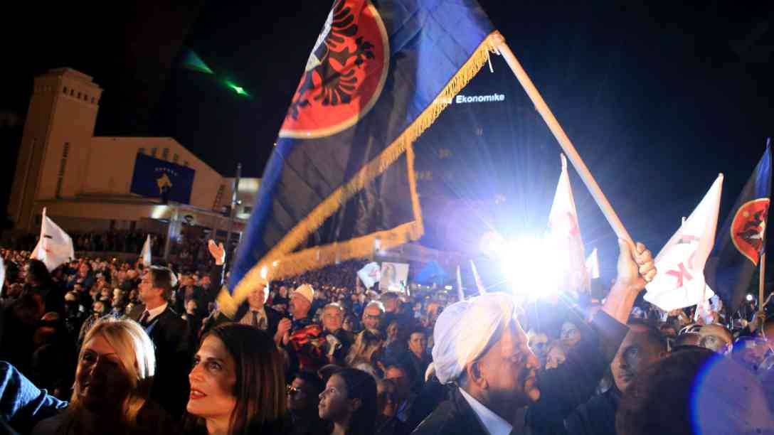 Parlamentswahlen im Kosovo am 06.10.2019. Der kurze Wahlkampf war arm an echten Angeboten und die Parteien wenig konkret, so analysiert es der Soziologe Artan Muhaxhiri von der Universität Pristina. Foto: BR | Besnik Hamiti