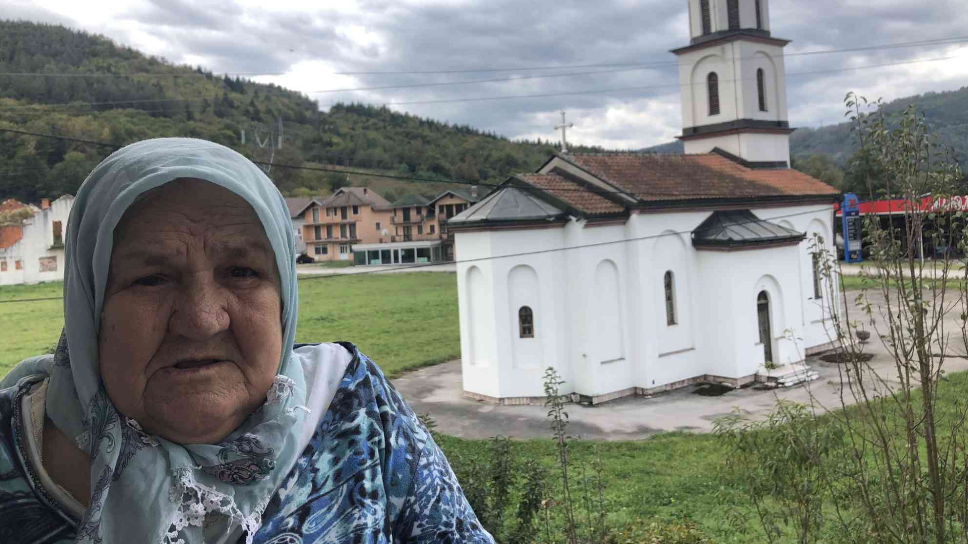 Als die Bosniakin Fata Orlovic nach Kriegsende in ihr Dorf zurückkehrte, fand sie ihr Haus nur als Ruine vor. Und auf ihrem Grundstück war eine serbisch-orthodoxe Kirche errichtet worden. Foto: BR | Eldina Jasarevic