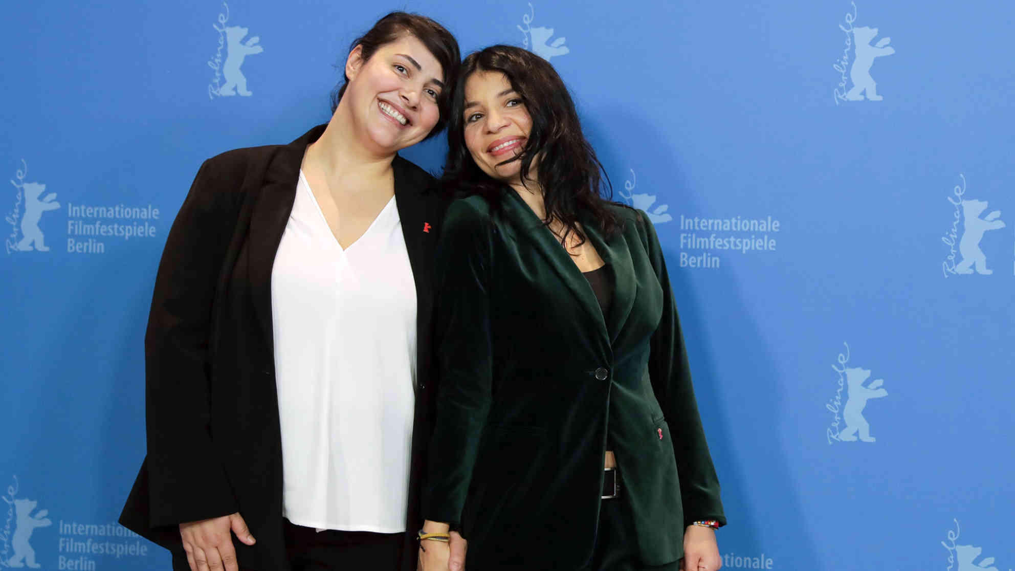 Zorica Nusheva (l), Hauptdarstellerin, und Teona Strugar Mitevska, Regisseurin, auf der 69. Berlinale (10.02.2019). Hier wurde ihr Film - Gott existiert, ihr Name ist Petrunya - präsentiert. Foto: picture alliance | Christoph Soeder | dpa