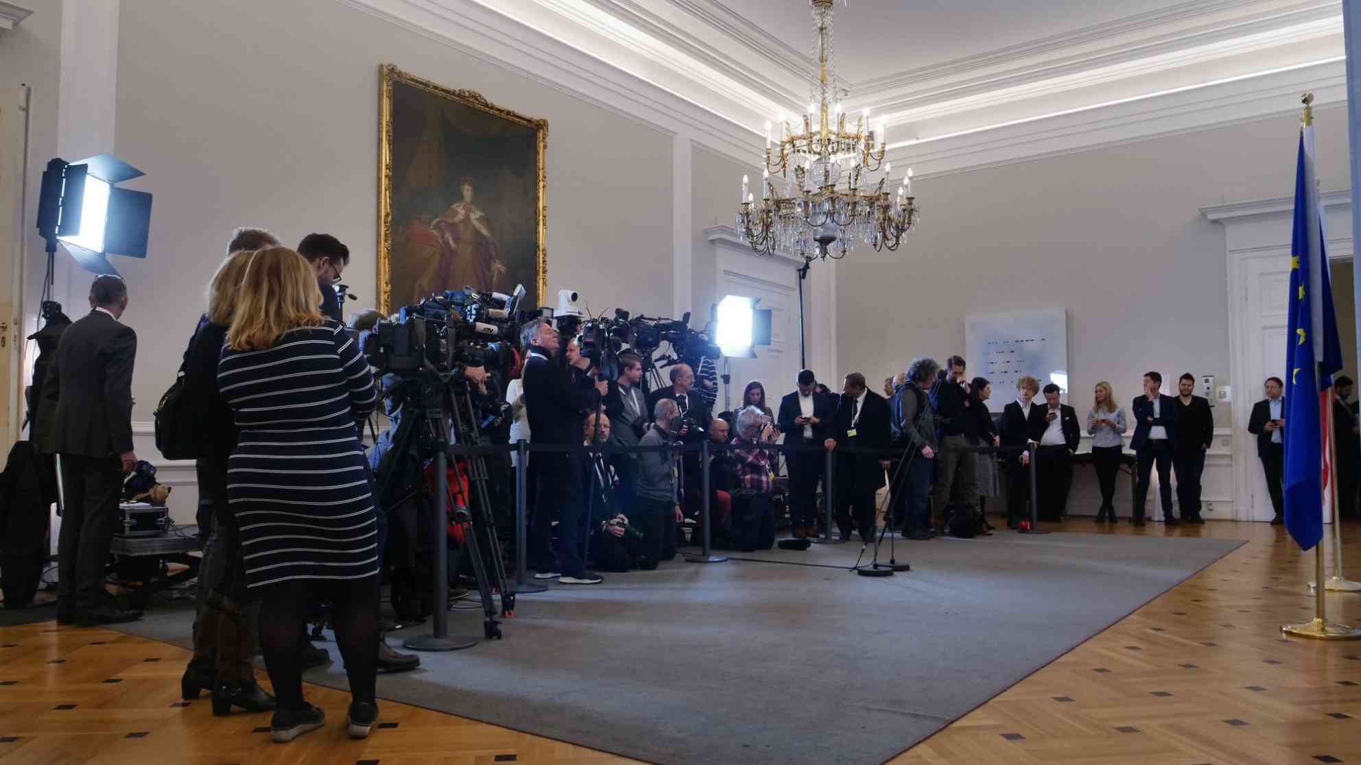 Geradezu schulbuchartig haben Österreichs neue Koalitionäre ihre erste Regierungswoche medial präsentiert. Foto: BR | Vera Gasber