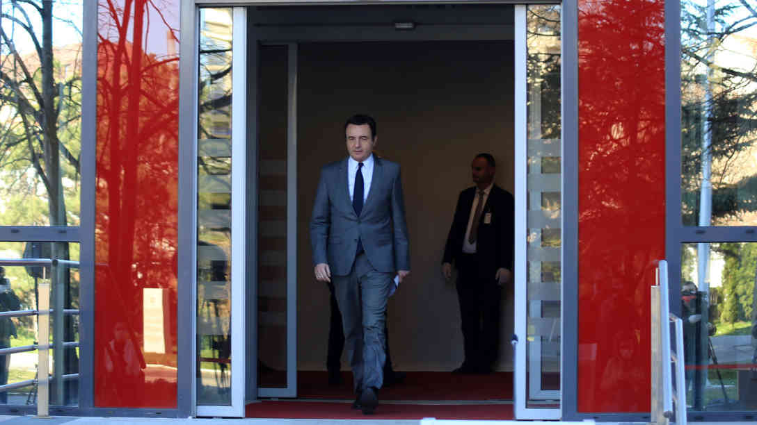 Der kosovarische Premierminister Albin Kurti hatte sich geweigert, aufgrund der Corona-Krise den Ausnahmezustand im Kosovo zu erklären. Neben vielen anderen Punkten, war das mit ein Grund, warum die aktuelle Koalitionsregierung im Kosovo geplatzt ist. Foto: BR | Besnik Hamiti