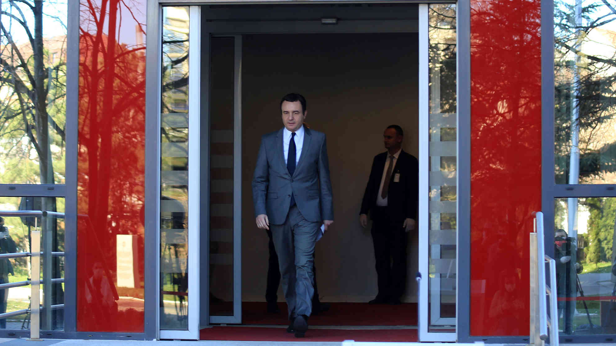 Der kosovarische Premierminister Albin Kurti hatte sich geweigert, aufgrund der Corona-Krise den Ausnahmezustand im Kosovo zu erklären. Neben vielen anderen Punkten, war das mit ein Grund, warum die aktuelle Koalitionsregierung im Kosovo geplatzt ist. Foto: BR | Besnik Hamiti