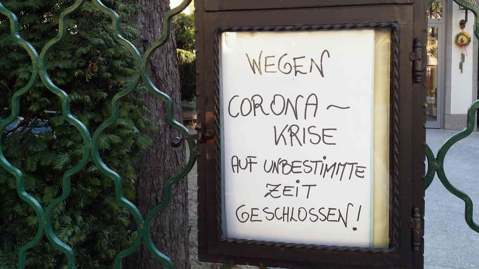 Aufgrund der Corona-Pandemie haben alle Länder Südosteuropas und auch Österreich verschiedenste Maßnahmen wie Ausgangssperren, Schließung von Lokalen und Geschäften, Einstellung öffentlicher Verkehrsmittel, Grenzkontrollen und Fahrverbote beschlossen. Foto: BR | Karin Straka