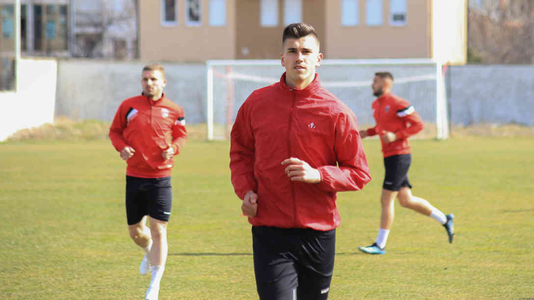 Ilija Ivic beim Training seines Vereins KF Flamurtari in einem Vorort der Hauptstadt Pristina. Foto: BR | Besnik Hamiti