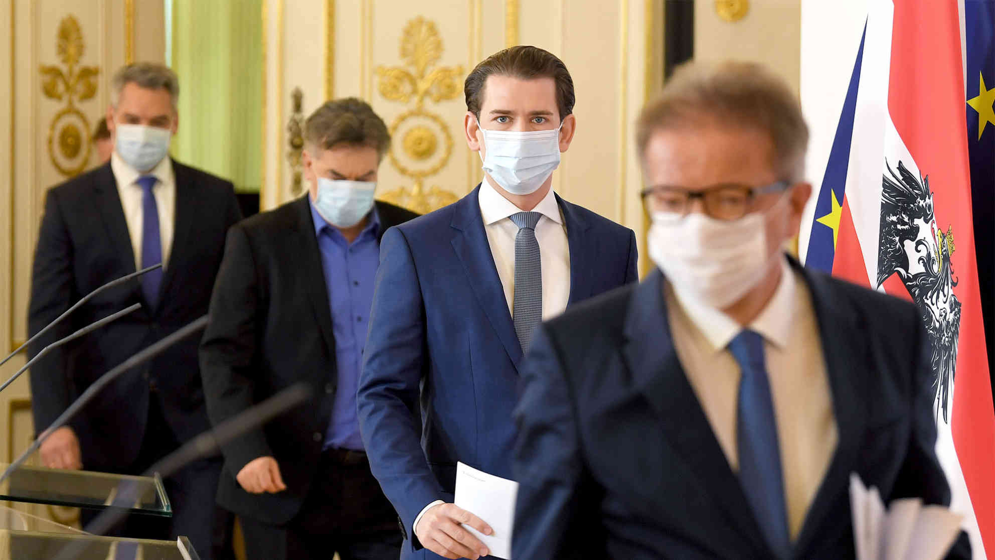 (v.l.) Innenminister Karl Nehammer (ÖVP), Vizekanzler Werner Kogler (G), Bundeskanzler Sebastian Kurz (ÖVP) und Gesundheitsminister Rudolf Anschober (G) während einer PK mit dem Titel ´Aktuelles zu Coronakrise´ am Dienstag, 14. April 2020 in Wien. Foto: picture-alliance | APA | picturedesk.com