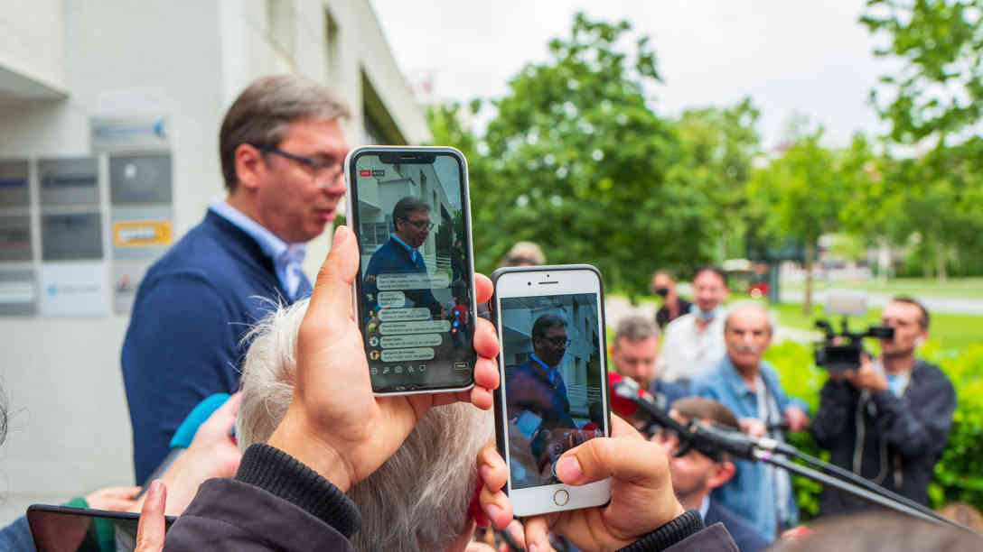 Die serbische Fortschrittspartei von Präsident Aleksandar Vucic (li.) hat die Parlamentswahlen in Serbien am 21.06.2020 mit rund 63% der Stimmen haushoch gewonnen. Foto: BR | Srdjan Govedarica