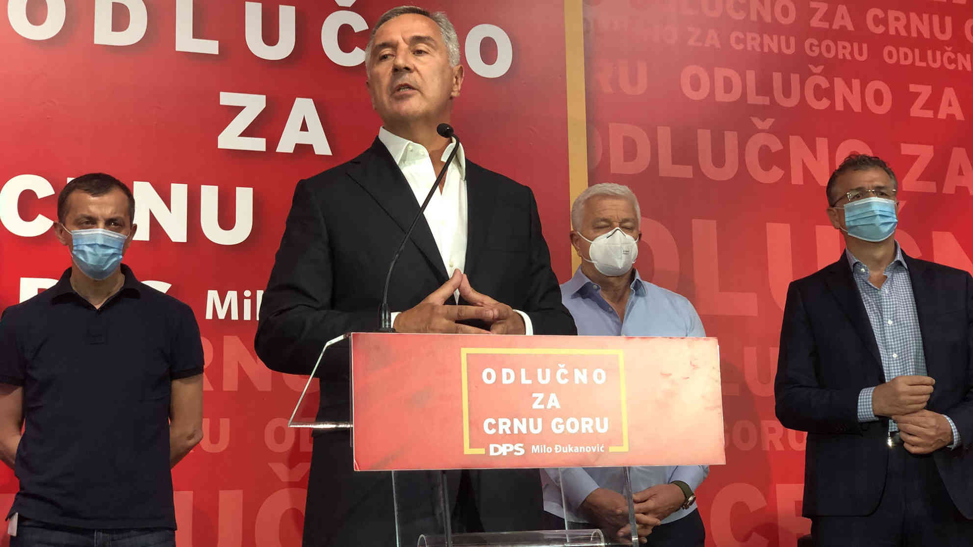 Der montenegrinische Präsident und Vorsitzende der Demokratischen Partei der Sozialisten (DPS), Milo Djukanovic, bei einer Pressekonferenz nach der Parlamentswahl vom 30. Aug. 2020. Foto: picture alliance | AA