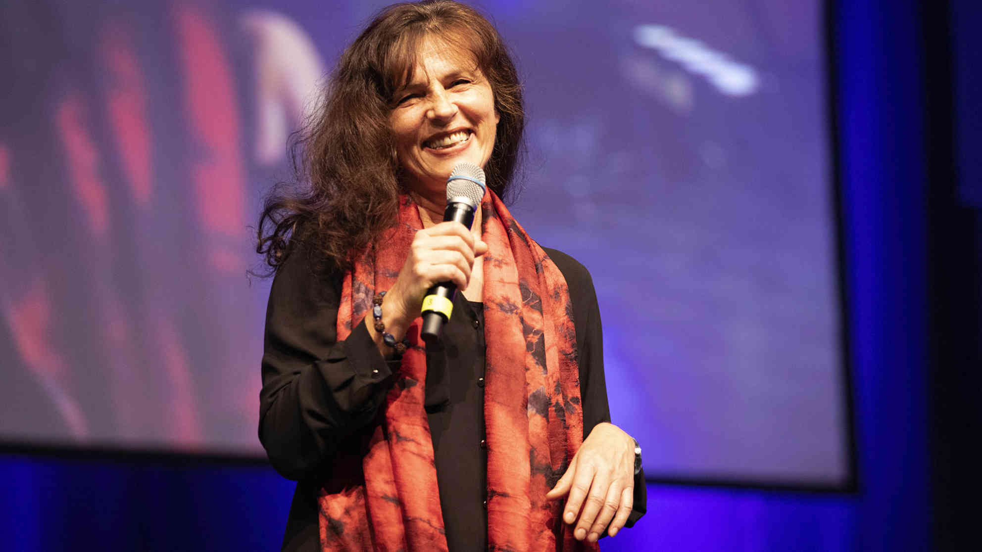 Mira Furlan auf der FedCon 28, einer Convention zu den Themen Science-Fiction, Fantasy und Mystery, die 2019 in Bonn stattfand. Foto: picture alliance | Geisler-Fotopress | Iris Edinger | Geisler-Fotopress