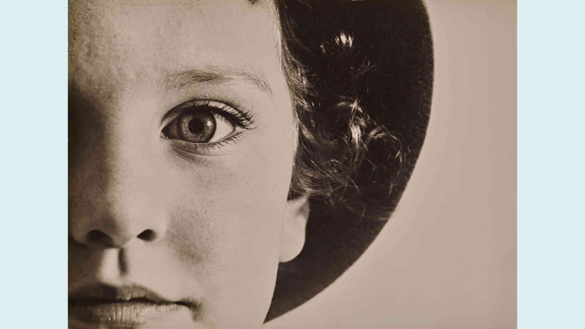 Max Burchartz - Lotte (Auge), 1928 - Silbergelatinepapier - Museum Folkwang, Essen © Bildrecht, Wien 2021