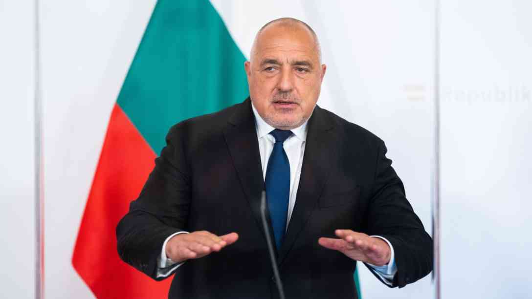 Trotz starker Verluste bei den Parlamentswahlen in Bulgarien hat die GERB Partei von Premier Bojko Berissow die meisten Stimmen erhalten. Doch für eine Regierungsbildung braucht er Koalitionspartner. FOTO: picture alliance |APA | Georg Hochmuth